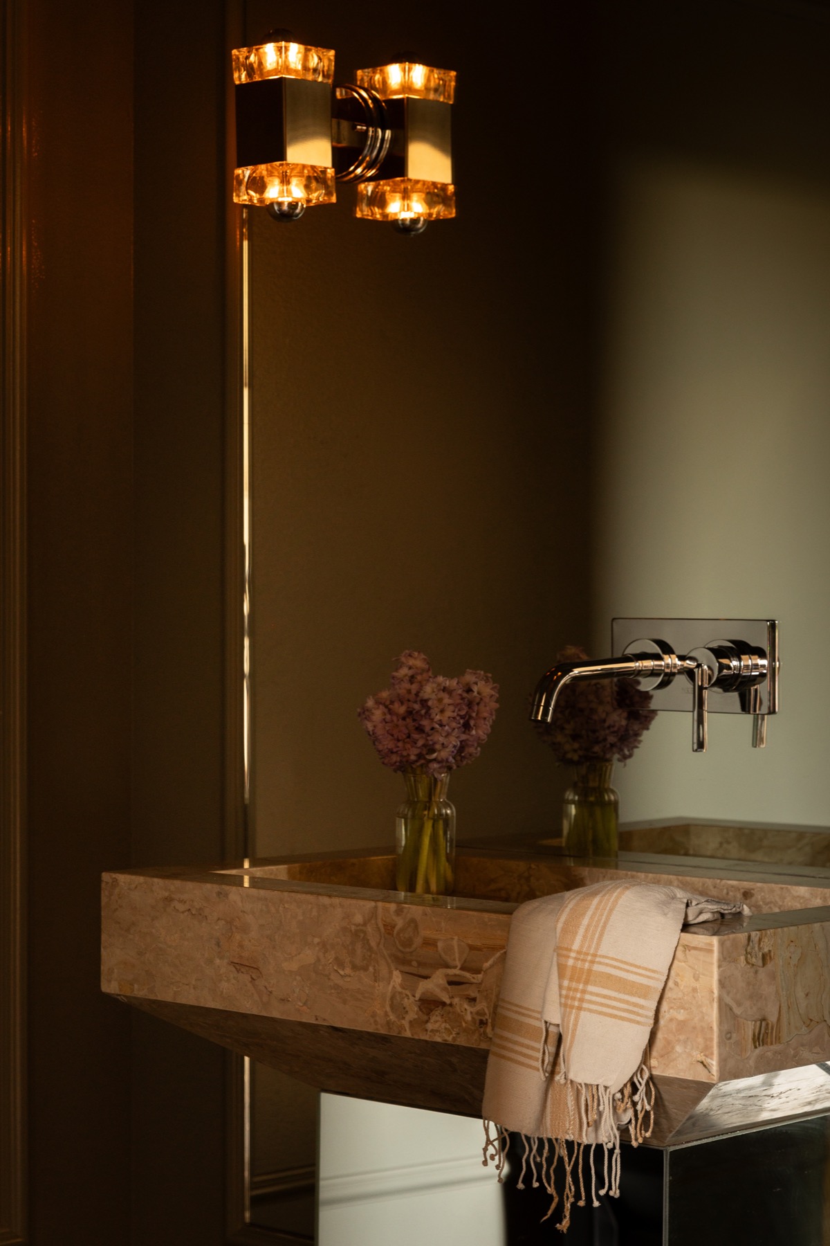 3761 Glenalbyn featured detail