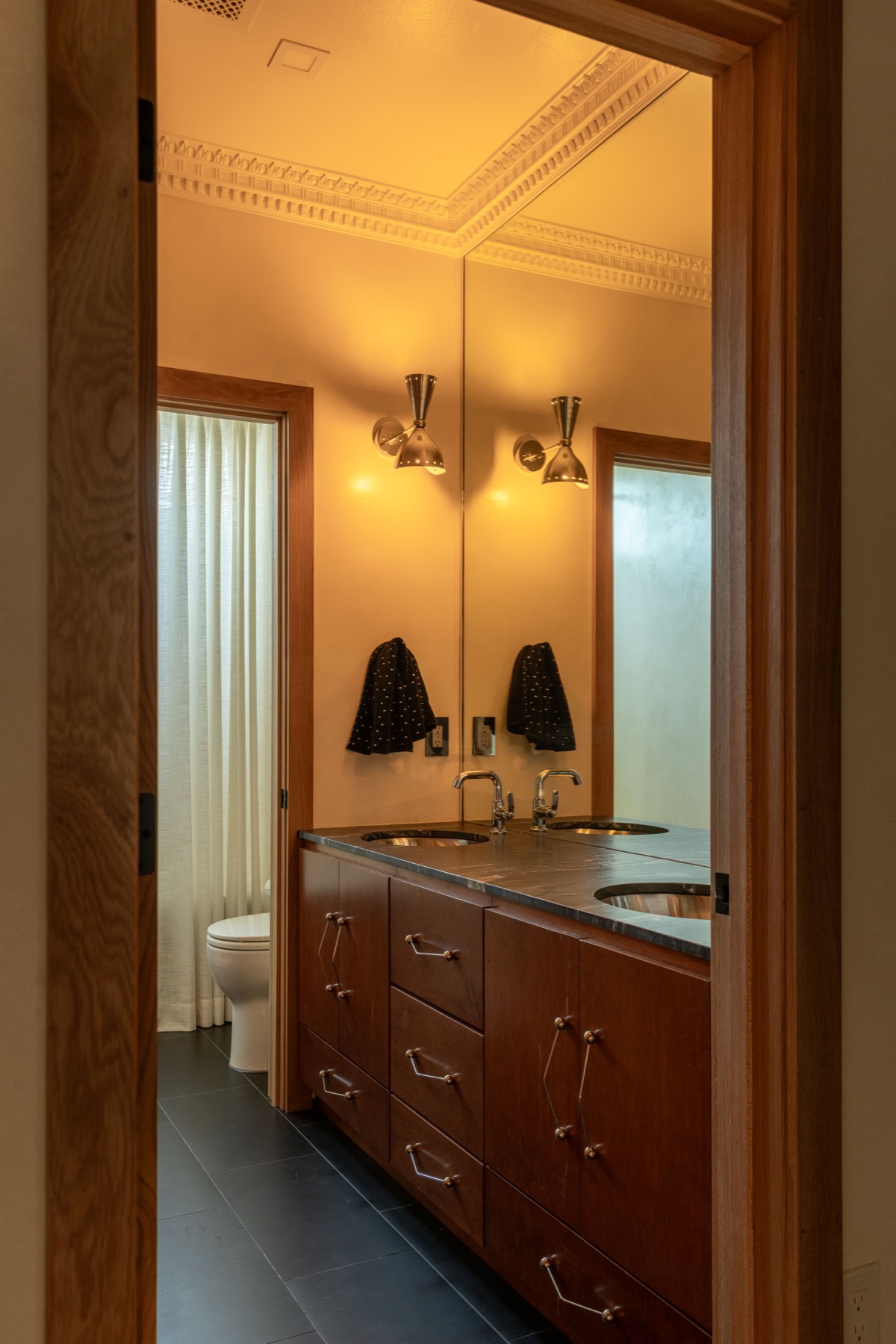 3761 Glenalbyn featured room
